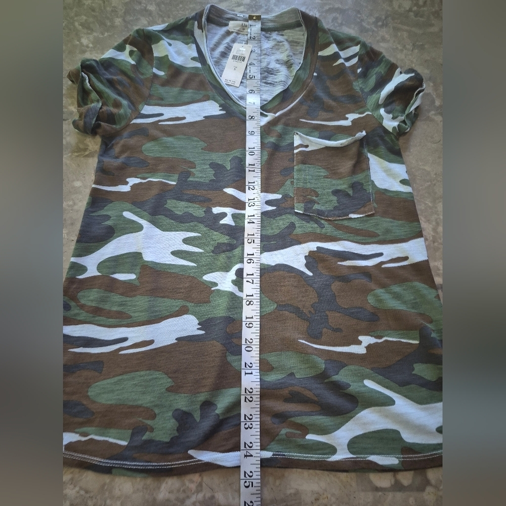 Anthropologie T.La Camo V-Neck Tee Size Small - Picture 6 of 6
